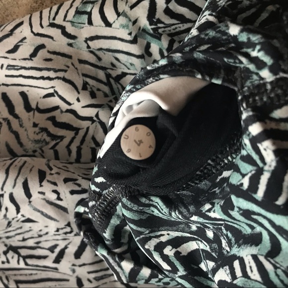 Lululemon Wunder Under High Rise Legging - Picture 6 of 6